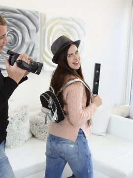 Couple shoots mutual orgasm on camera — photo 2 of 16