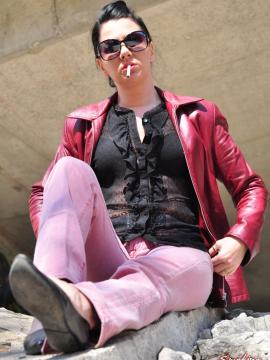 Smoking Mina — photo 2 of 15