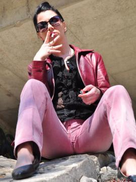 Smoking Mina — photo 3 of 15