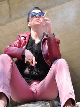 Smoking Mina — photo 4 of 15