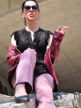Smoking Mina — photo 14 of 15