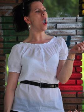 Smoking Mina — photo 4 of 15