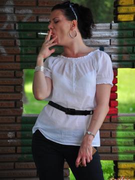 Smoking Mina — photo 9 of 15