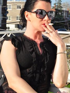 Smoking Mina — photo 5 of 15