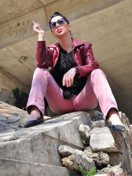 Smoking Mina — photo 7 of 15