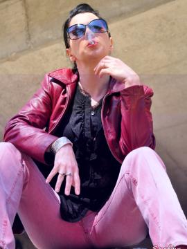 Smoking Mina — photo 9 of 15
