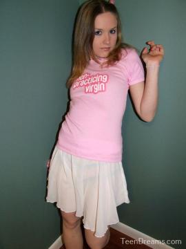 Teen Dreams - Kitty wears a shirt that says she's a virgin — photo 2 of 18