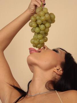 Domino Grapes — photo 4 of 16
