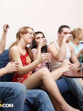 Drunk college sex and group explosion on gals — photo 1 of 16