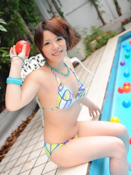Brown haired Japanese summer girl posing by the pool in a bikini — photo 14 of 15