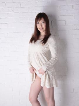 Hot Asian lady in sexy lingerie Akane Satozaki shows her sex appeal — photo 3 of 15