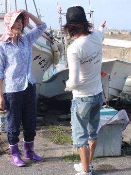 Amateur babe by the boat gets seduced and drilled by lad with camera — photo 2 of 15