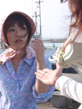 Amateur babe by the boat gets seduced and drilled by lad with camera — photo 3 of 15