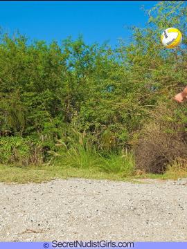 Cami and Bree Naked Volleyball — photo 9 of 16