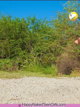 Cami and Bree Naked Volleyball — photo 9 of 16