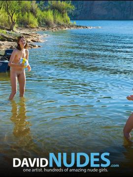 Cami and Bree Naked Volleyball — photo 13 of 16
