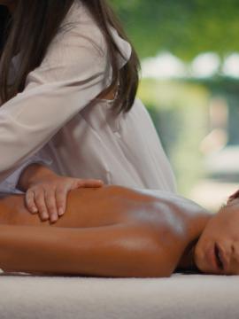 Lesbian trio massage — photo 5 of 24