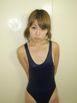Fu Sazanami is back after her swimming lesson — photo 1 of 15
