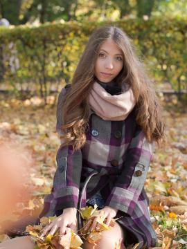 Stephany Moon´s young and immaculate beauty gets exposed outdoors and indoors — photo 3 of 20