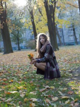 Stephany Moon´s young and immaculate beauty gets exposed outdoors and indoors — photo 4 of 20