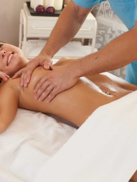 Great massage turns into hot sex — photo 6 of 14