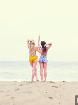 Beach Babes — photo 1 of 28