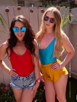 Beach Babes — photo 6 of 28