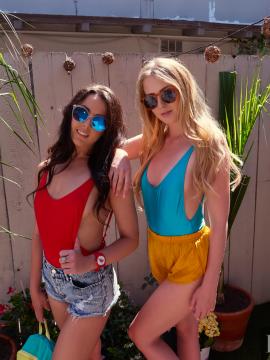 Beach Babes — photo 7 of 28