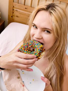 Stepdad's Girlfriend Gets a Gangbang and Licks 3 Cumshots Off a Doughnut, Scene #01 — photo 15 of 15