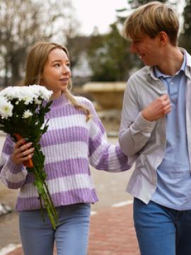 Mirka receives pretty flowers and the spinner can't keep her hands mouth or hot bald pussy off her boyfriends cock — photo 3 of 16