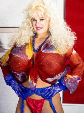 Crystal Storm: Showgirl, Dancer & Entrepreneur — photo 2 of 16