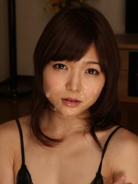 Facial cumshot for the naughty Shino Aoi — photo 3 of 15