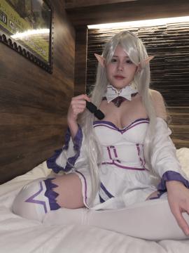 Thick Japanese Girl Miu Akino Wants An Orgasm — photo 2 of 15