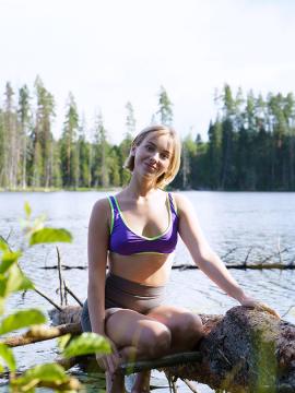 Outdoorsy blonde with cute, perky tits drops her yoga pants and spreads her pussy next to a lake. — photo 2 of 16