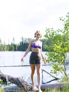 Outdoorsy blonde with cute, perky tits drops her yoga pants and spreads her pussy next to a lake. — photo 3 of 16
