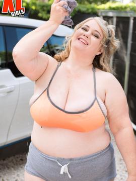 CJ Woods at the Car Wash — photo 7 of 16