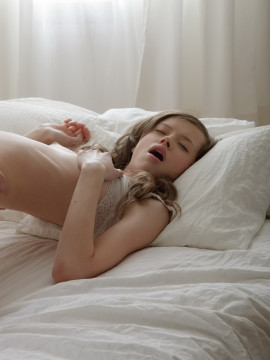 Teenage babe enjoys hot sex — photo 12 of 15
