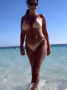 OnlyFans - BIKINI GIRLS 👧 😍 Scene 9366 — photo 17 of 20