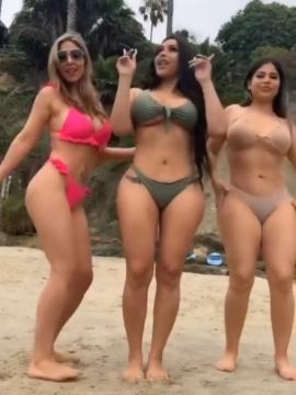 OnlyFans - BIKINI GIRLS 👧 😍 Scene 12679 — photo 17 of 20