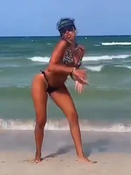 OnlyFans - BIKINI GIRLS 👧 😍 Scene 13062 — photo 3 of 20