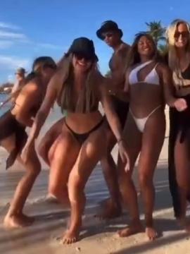 OnlyFans - BIKINI GIRLS 👧 😍 Scene 14529 — photo 4 of 20