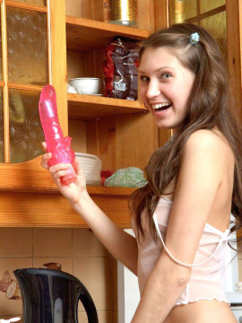 Teen hottie posing in the kitchen — photo 4 of 15