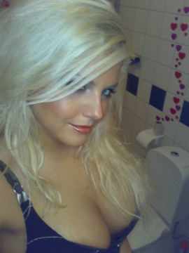 Sexy blonde pics — photo 1 of 15