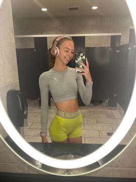 OnlyFans - Makayla /  @makaylaj1998 Scene 3 — photo 19 of 20