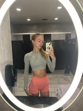 OnlyFans - Makayla /  @makaylaj1998 Scene 76 — photo 1 of 20