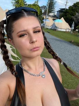 OnlyFans - Kiki / @kikiii.isabella Scene 17 — photo 16 of 20