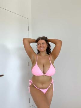OnlyFans - Kiki / @kikiii.isabella Scene 19 — photo 1 of 20