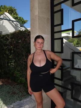 OnlyFans - Kiki / @kikiii.isabella Scene 29 — photo 6 of 20