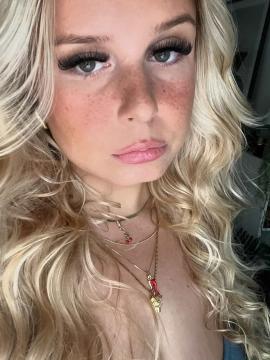 OnlyFans - Kiki / @kikiii.isabella Scene 32 — photo 2 of 20