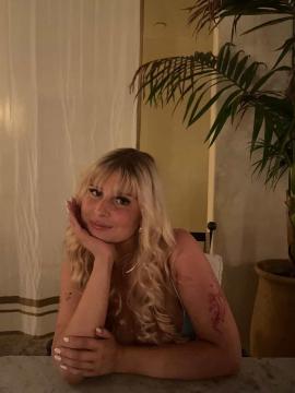 OnlyFans - Kiki / @kikiii.isabella Scene 32 — photo 18 of 20